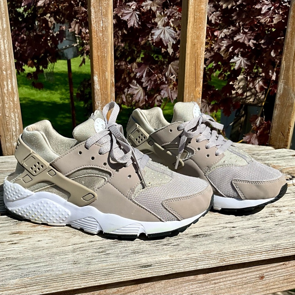Nike Air Huarache Running Sneakers size 6 Youth